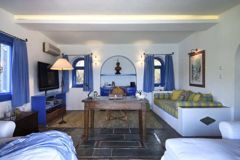 Villa Polyxena (R) - Amaliapolis, Greece