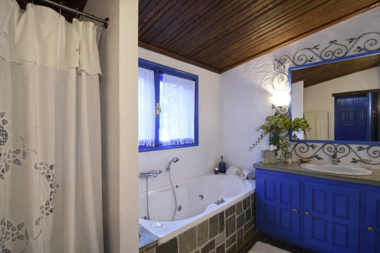 Villa Polyxena (R) - Amaliapolis, Greece