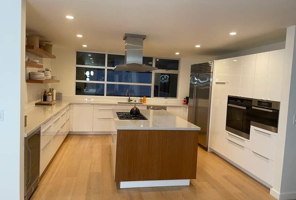 Modern Beach House Steps from the Sand - Marina Del Rey, California