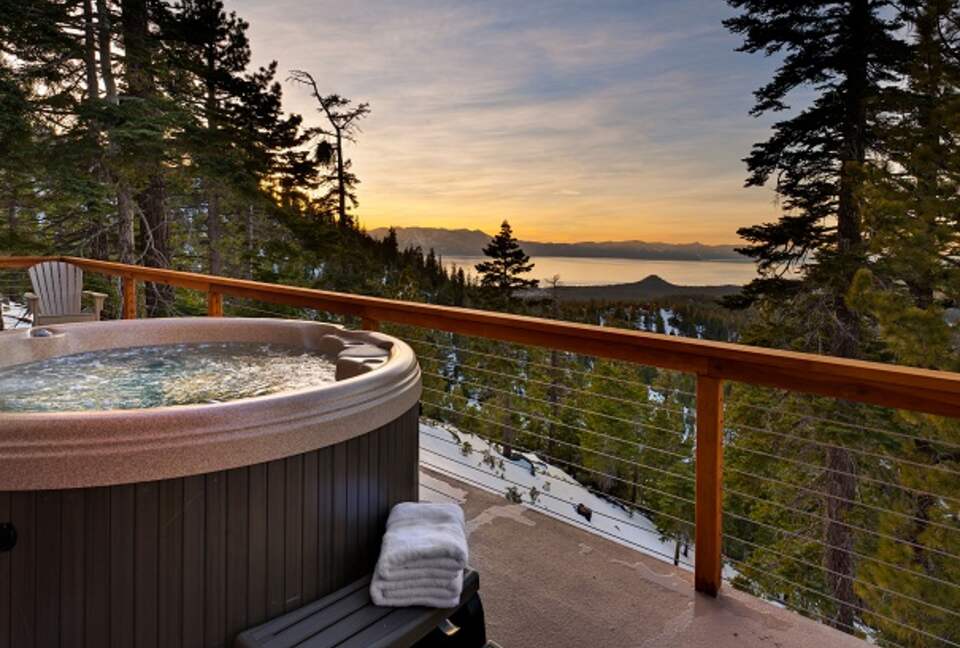 Heavenly Tahoe Lakeview Mountain Home - Stateline, Nevada