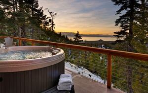 Heavenly Tahoe Lakeview Mountain Home - Stateline, Nevada