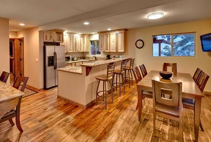 Heavenly Tahoe Lakeview Mountain Home - Stateline, Nevada