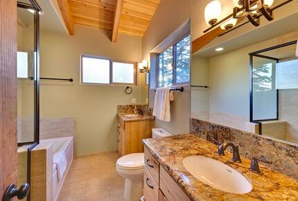 Heavenly Tahoe Lakeview Mountain Home - Stateline, Nevada