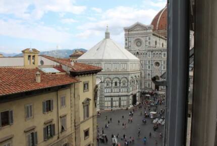 Chic Apartment Steps from the Duomo - Florence - Firenze, Italy
