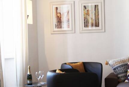 Chic Apartment Steps from the Duomo - Florence - Firenze, Italy
