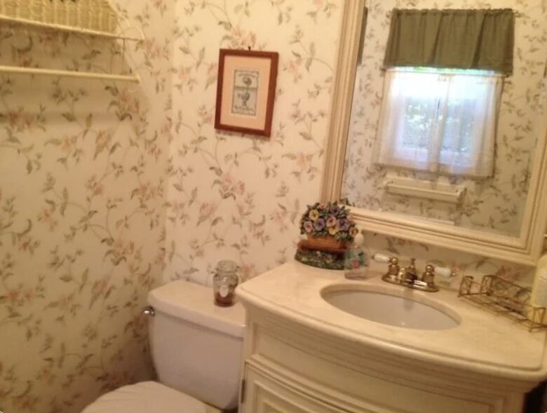 Lakefront Victorian Estate - East Haddam, Connecticut