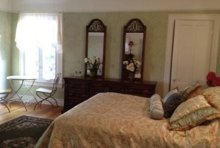 Lakefront Victorian Estate - East Haddam, Connecticut