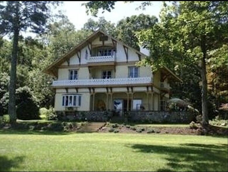 Lakefront Victorian Estate - East Haddam, Connecticut