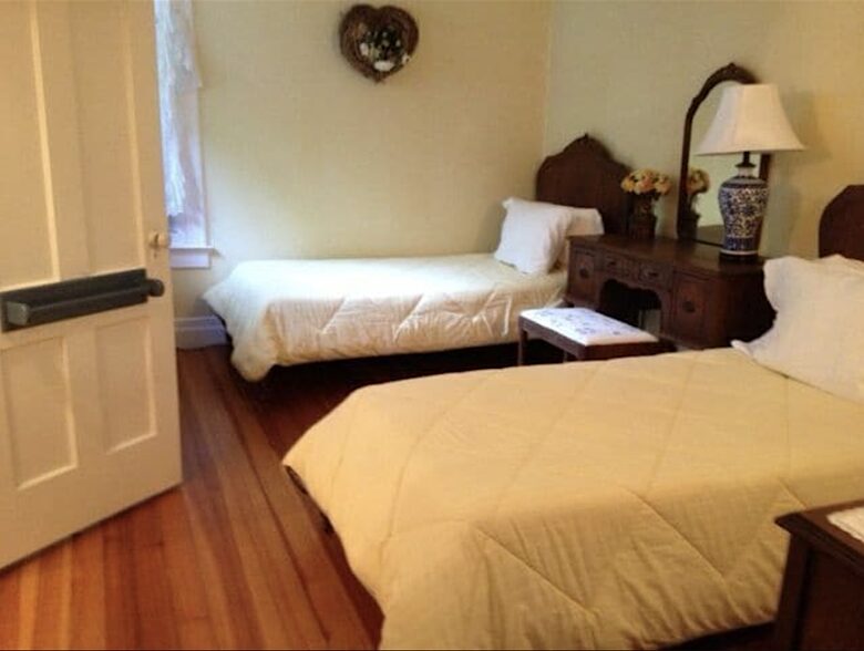 Lakefront Victorian Estate - East Haddam, Connecticut