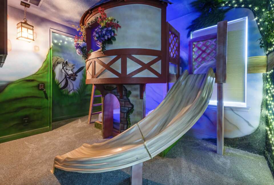 Whimsical West Village Villa - Reunion, Florida