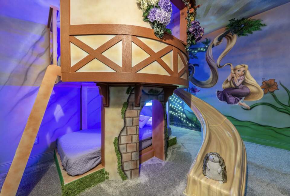 Whimsical West Village Villa - Reunion, Florida