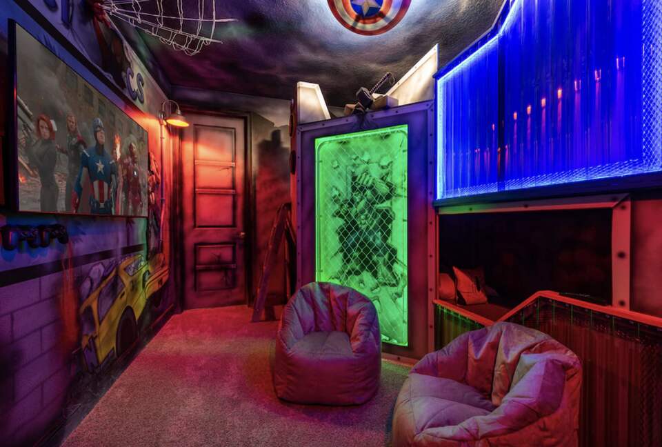 Whimsical West Village Villa - Reunion, Florida