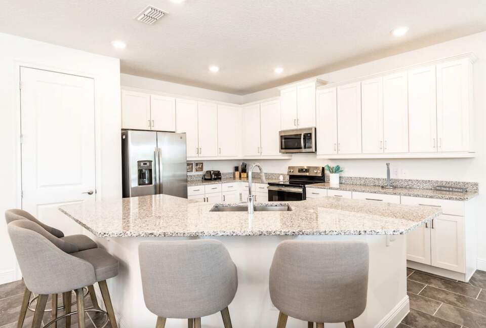 Whimsical West Village Villa - Reunion, Florida