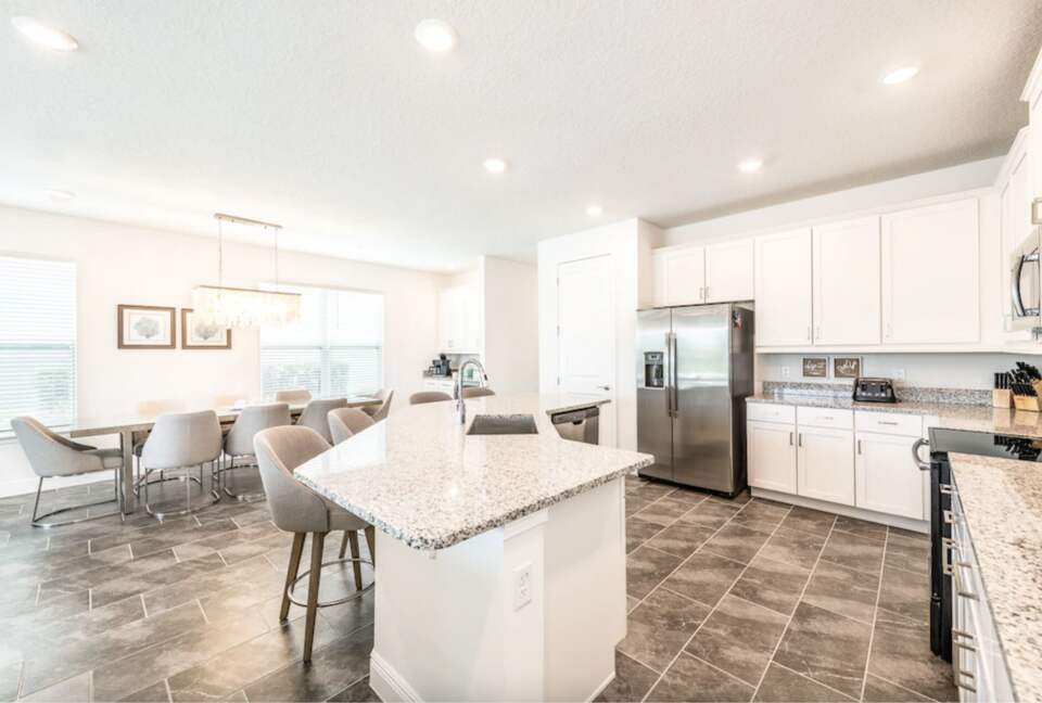 Whimsical West Village Villa - Reunion, Florida