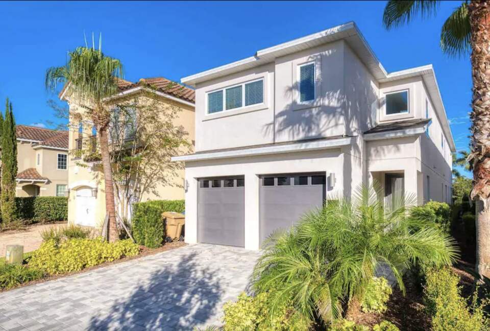 Whimsical West Village Villa - Reunion, Florida