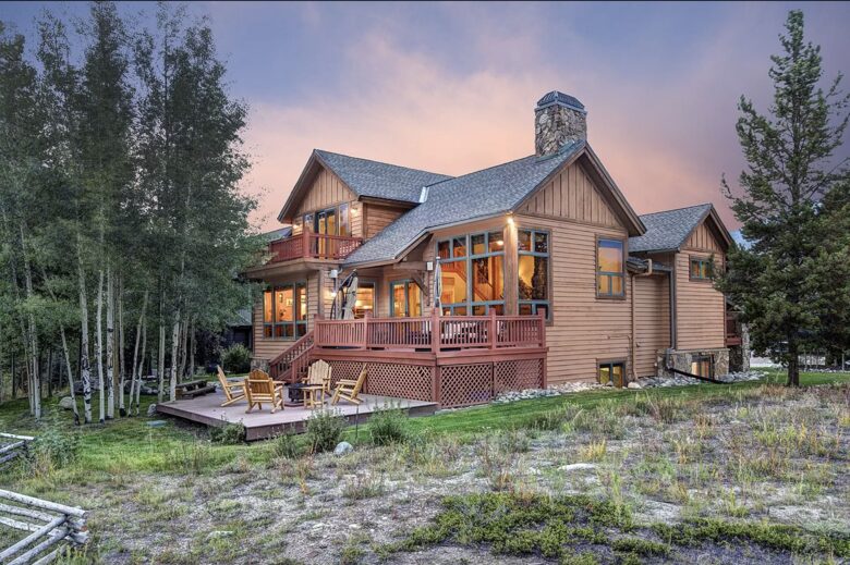 Elk Circle Luxury Mountain Home - Close to all Summit County Skiing! - Dillon, Colorado