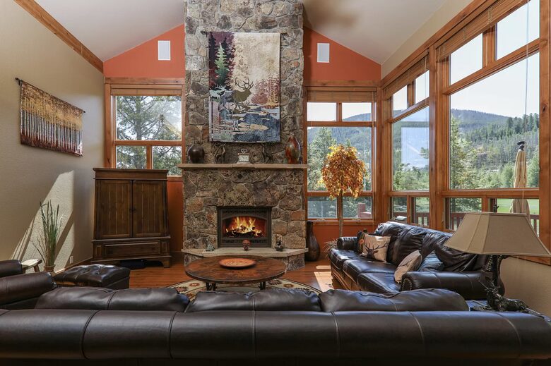 Elk Circle Luxury Mountain Home - Close to all Summit County Skiing! - Dillon, Colorado