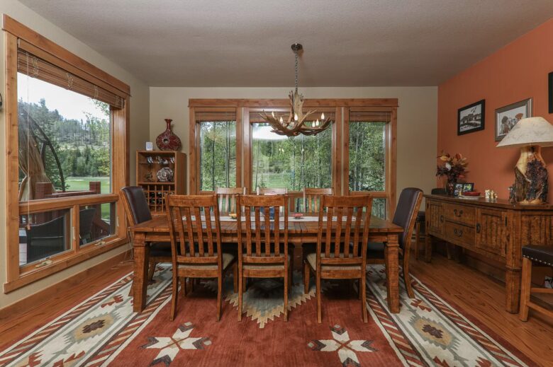 Elk Circle Luxury Mountain Home - Close to all Summit County Skiing! - Dillon, Colorado