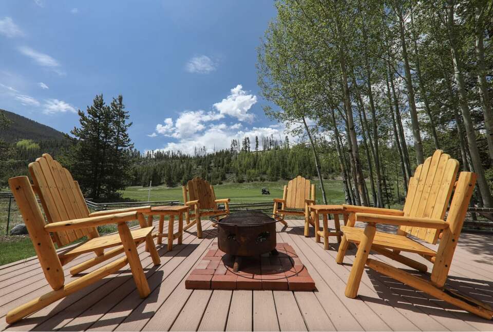 Elk Circle Luxury Mountain Home - Close to all Summit County Skiing! - Dillon, Colorado