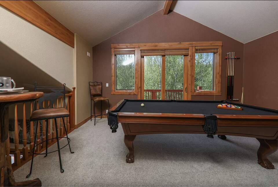 Elk Circle Luxury Mountain Home - Close to all Summit County Skiing! - Dillon, Colorado