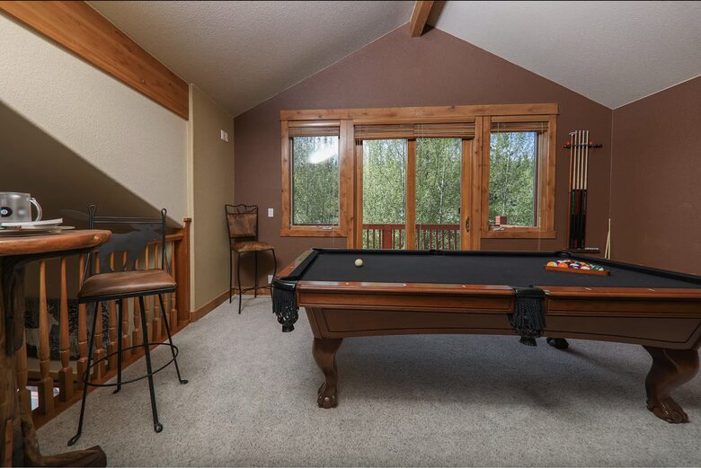 Elk Circle Luxury Mountain Home - Close to all Summit County Skiing! - Dillon, Colorado