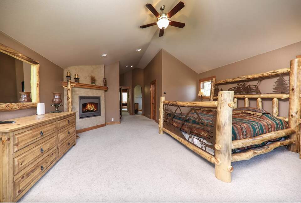 Elk Circle Luxury Mountain Home - Close to all Summit County Skiing! - Dillon, Colorado