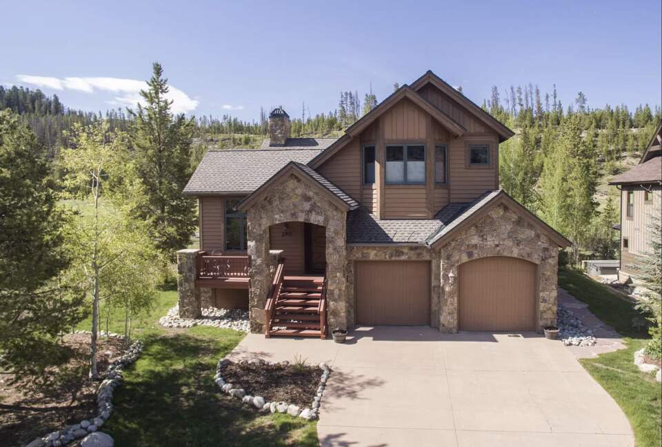 Elk Circle Luxury Mountain Home - Close to all Summit County Skiing! - Dillon, Colorado