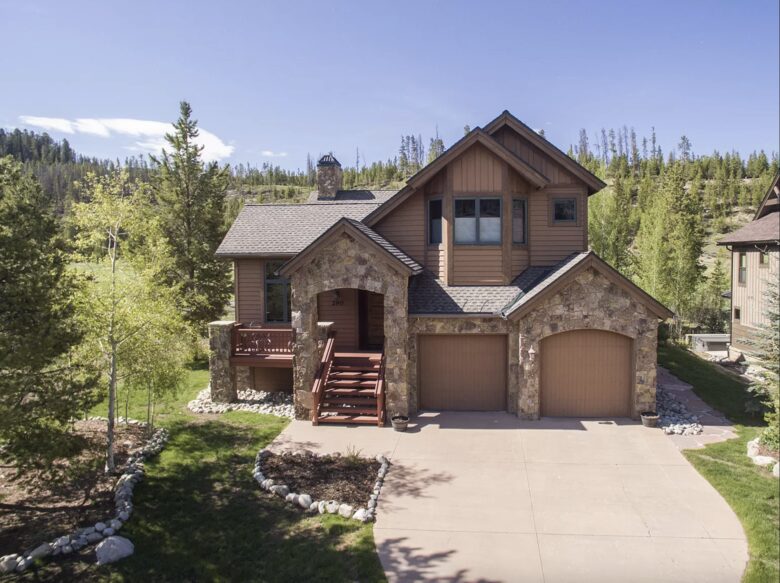 Elk Circle Luxury Mountain Home - Close to all Summit County Skiing! - Dillon, Colorado