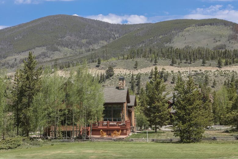 Elk Circle Luxury Mountain Home - Close to all Summit County Skiing! - Dillon, Colorado