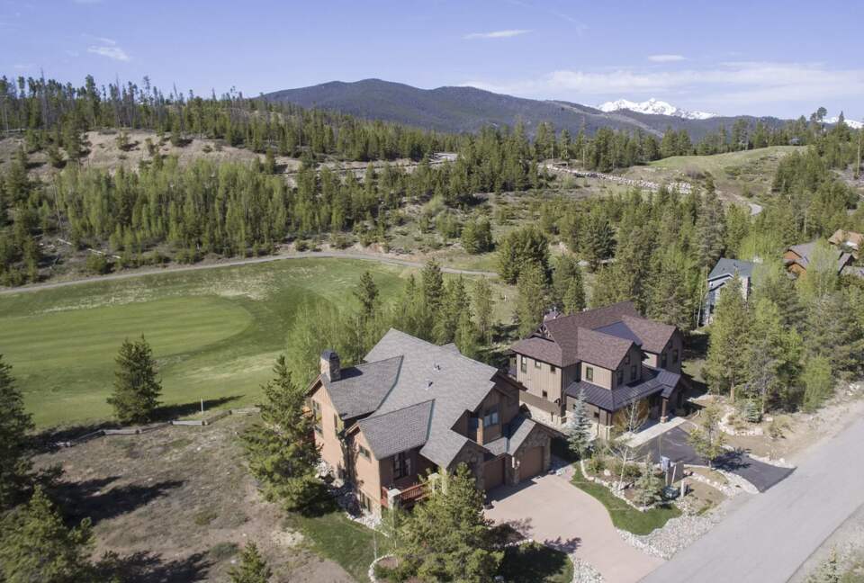 Elk Circle Luxury Mountain Home - Close to all Summit County Skiing! - Dillon, Colorado