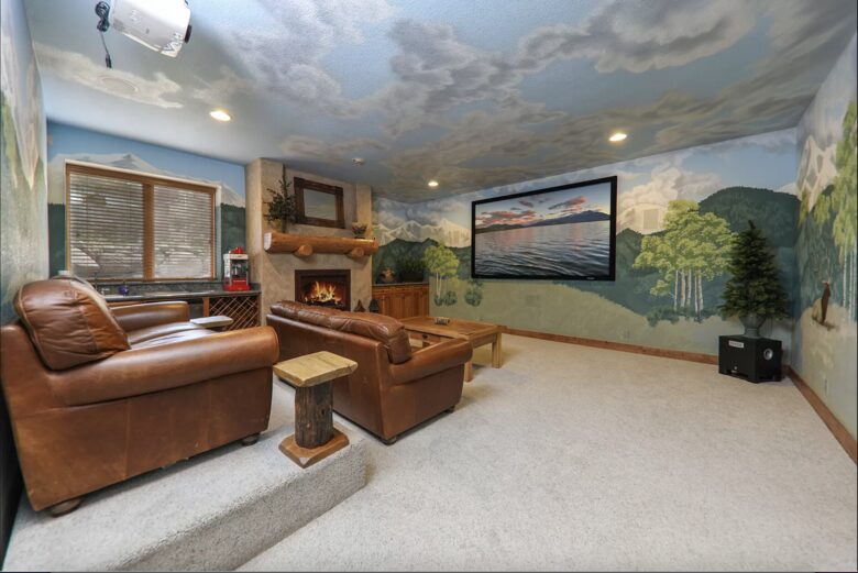 Elk Circle Luxury Mountain Home - Close to all Summit County Skiing! - Dillon, Colorado