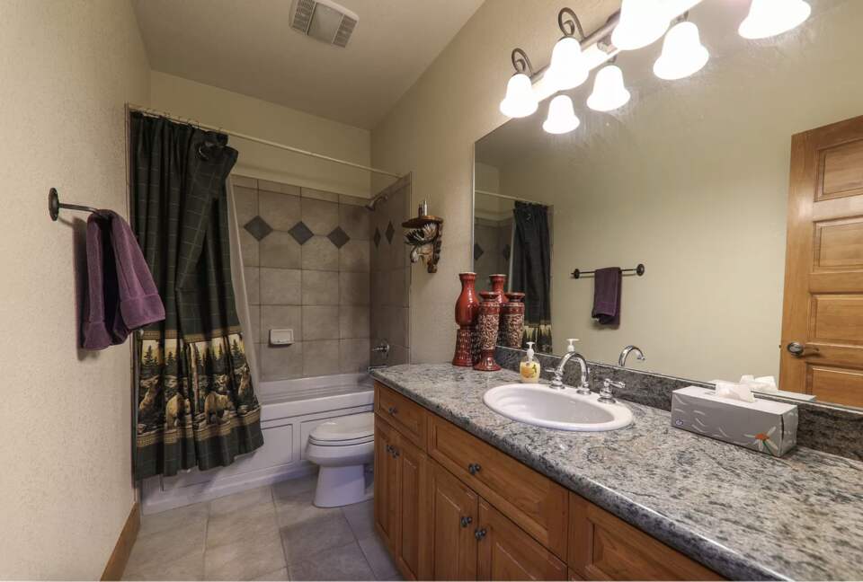 Elk Circle Luxury Mountain Home - Close to all Summit County Skiing! - Dillon, Colorado