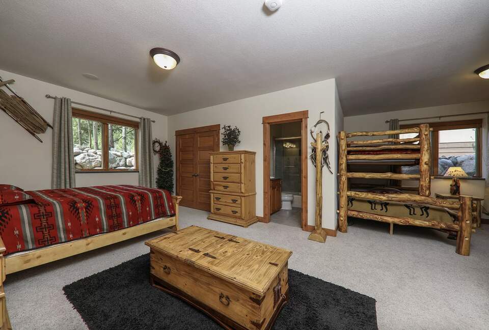 Elk Circle Luxury Mountain Home - Close to all Summit County Skiing! - Dillon, Colorado