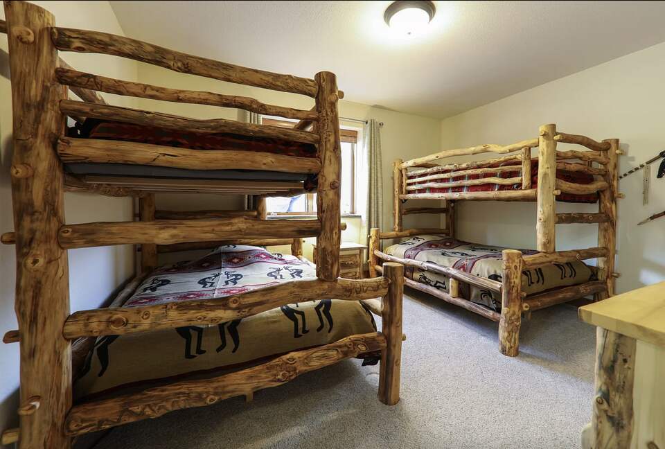 Elk Circle Luxury Mountain Home - Close to all Summit County Skiing! - Dillon, Colorado