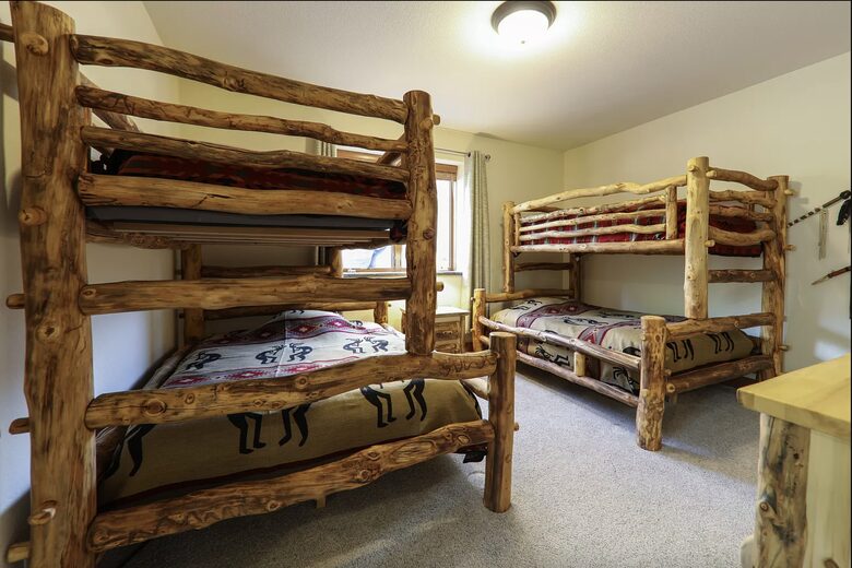 Elk Circle Luxury Mountain Home - Close to all Summit County Skiing! - Dillon, Colorado