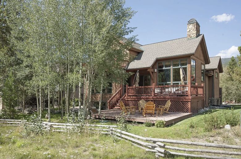 Elk Circle Luxury Mountain Home - Close to all Summit County Skiing! - Dillon, Colorado