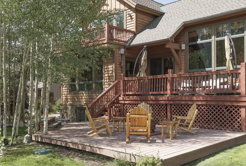 Elk Circle Luxury Mountain Home - Close to all Summit County Skiing! - Dillon, Colorado