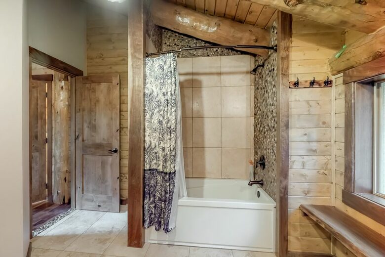 Black Forest Cabin - Leavenworth, Washington