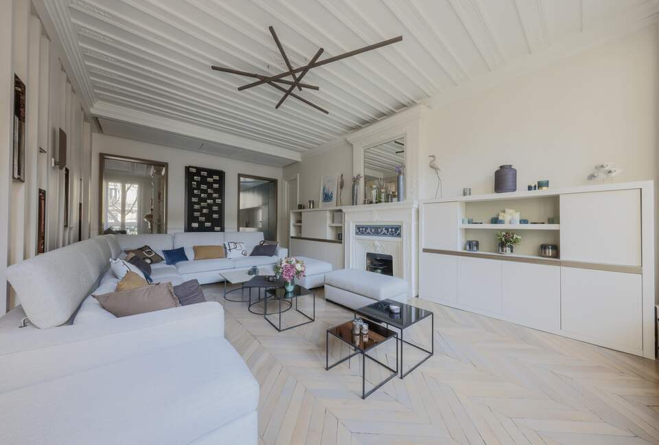 Elegant 5th Arrondissement Apartment (R) - Paris, France