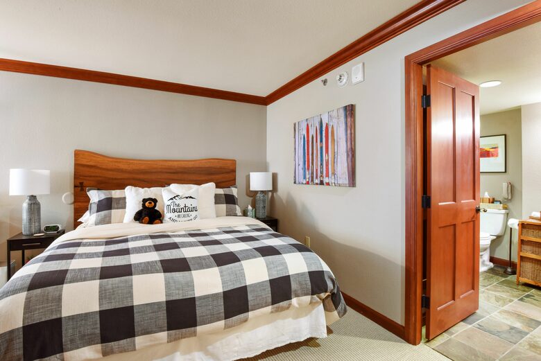 Ski-in/out - Everline Resort (formerly Resort at Squaw Creek) - Olympic Valley, California