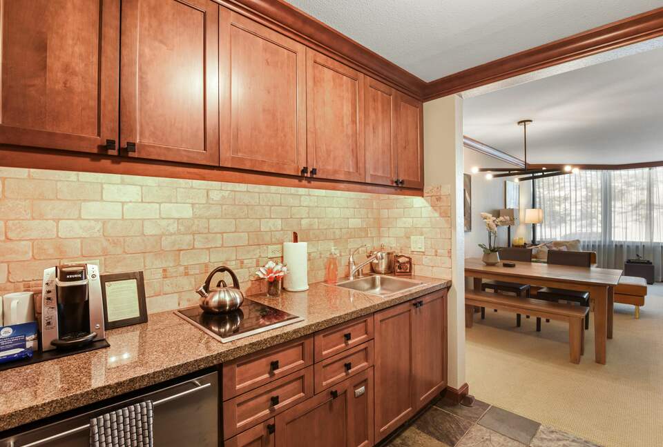 Ski-in/out - Everline Resort (formerly Resort at Squaw Creek) - Olympic Valley, California