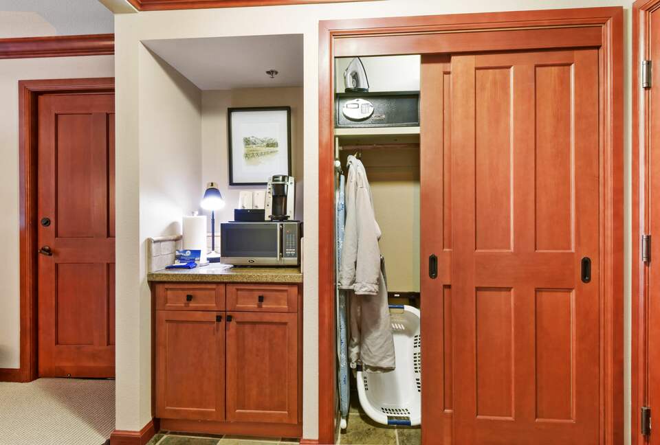 Ski-in/out - Everline Resort (formerly Resort at Squaw Creek) - Olympic Valley, California