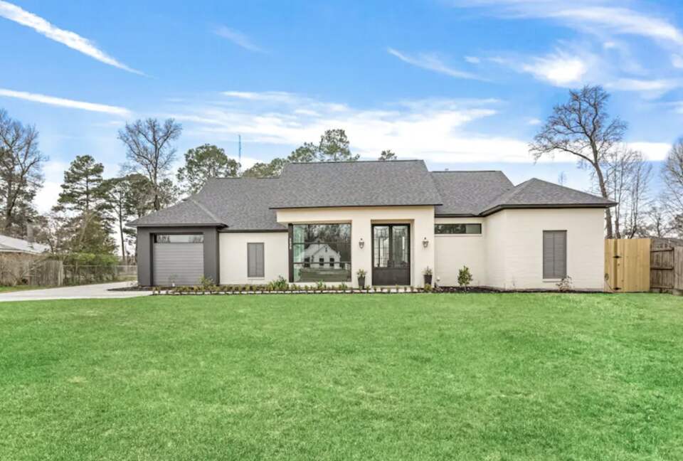Modern Retreat with Great Views - Baton Rouge, Louisiana