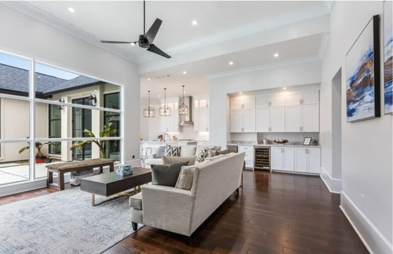 Modern Retreat with Great Views - Baton Rouge, Louisiana