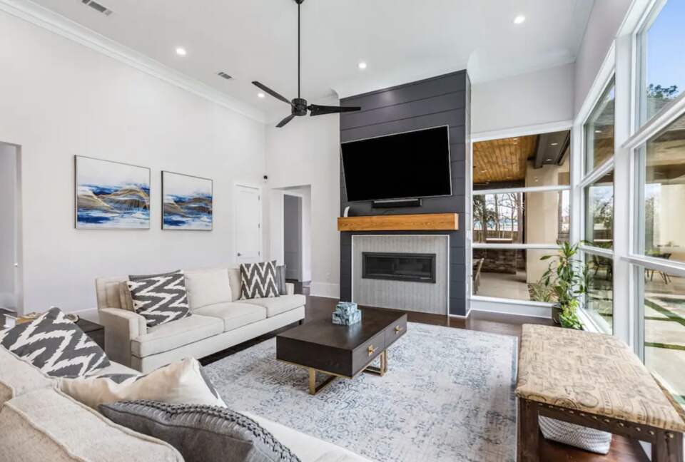 Modern Retreat with Great Views - Baton Rouge, Louisiana