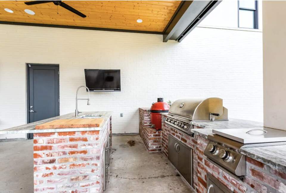 Modern Retreat with Great Views - Baton Rouge, Louisiana