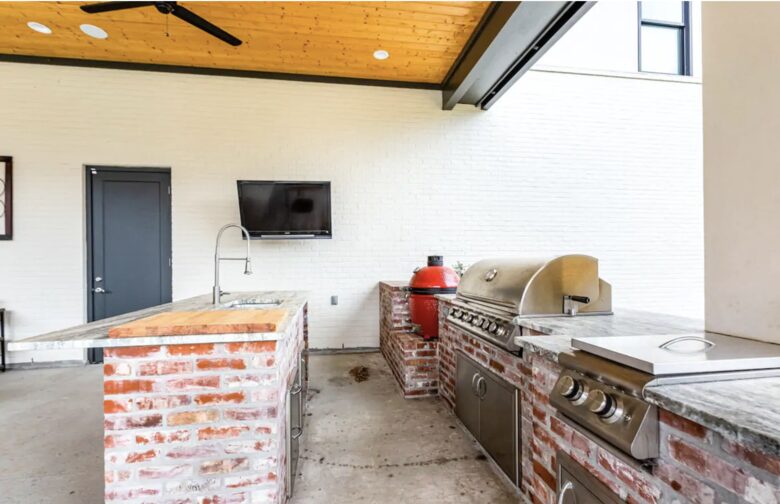 Modern Retreat with Great Views - Baton Rouge, Louisiana