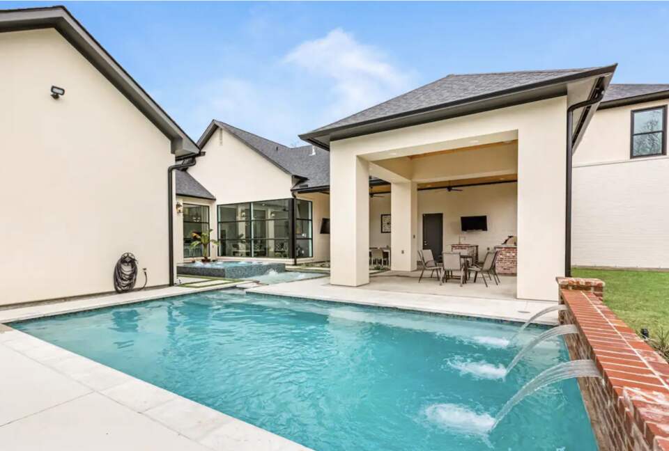 Modern Retreat with Great Views - Baton Rouge, Louisiana