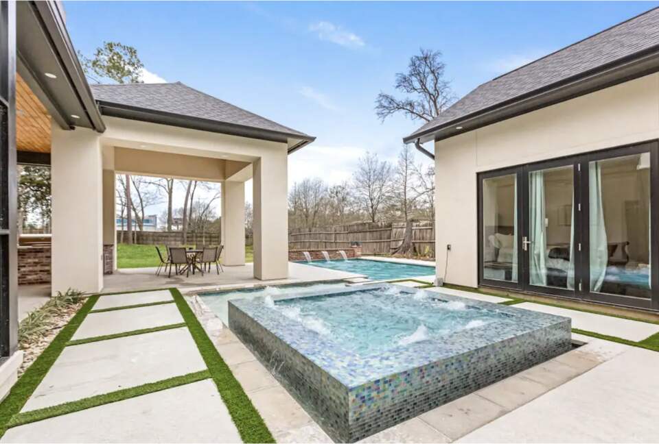 Modern Retreat with Great Views - Baton Rouge, Louisiana