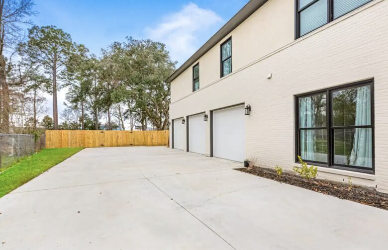 Modern Retreat with Great Views - Baton Rouge, Louisiana